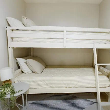 Trendy Loft In Southport * Chicago