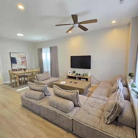 Trendy Loft In Southport Apartment *