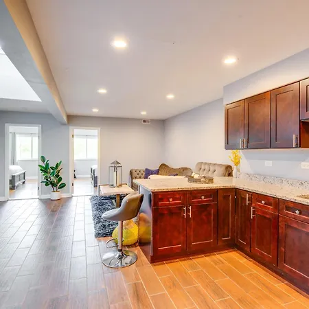 Apartment 5 Mi To Midway: Walkable Chicago