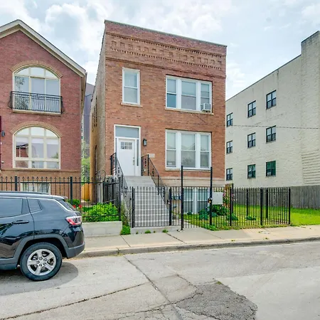 Walk To Chicagos Shops And Eats Bronzeville Duplex Holiday home Chicago