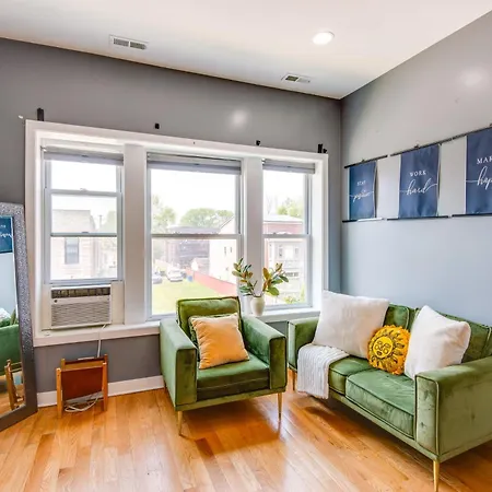 Holiday home Walk To Chicagos Shops And Eats Bronzeville Duplex *