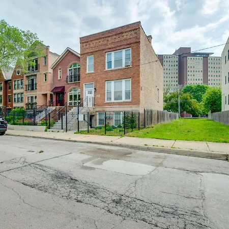 Walk To Chicagos Shops And Eats Bronzeville Duplex Holiday home Chicago