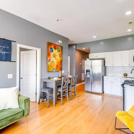 Walk To Chicagos Shops And Eats Bronzeville Duplex Holiday home