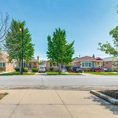 14 Mi To Dtwn Chicago: In Ashburn! Apartment