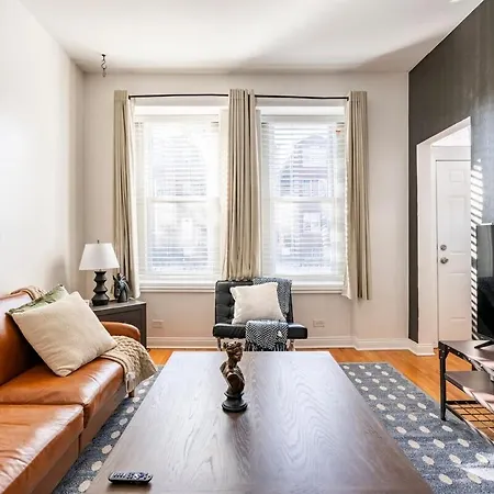 Cozy 2 Bedroom 1 Ba Flat Just 10 Mins From Downtown *