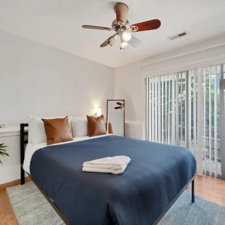 Old Town 3bd 3ba Coach House, Garage Parking Incl *