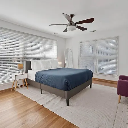 Old Town 3bd 3ba Coach House, Garage Parking Incl