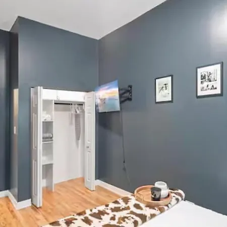 2 Bd 2 Ba Bucktown Safari Flat Chicago