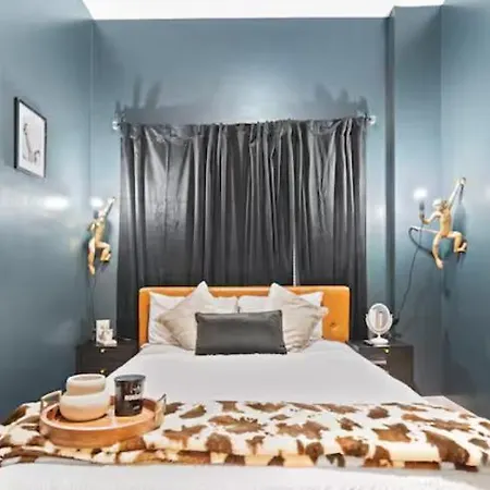 2 Bd 2 Ba Bucktown Safari Flat Chicago