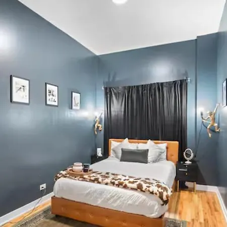 2 Bd 2 Ba Bucktown Safari Flat Chicago
