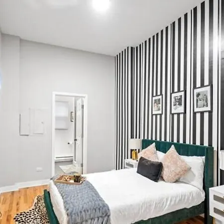 2 Bd 2 Ba Bucktown Safari Flat Apartment