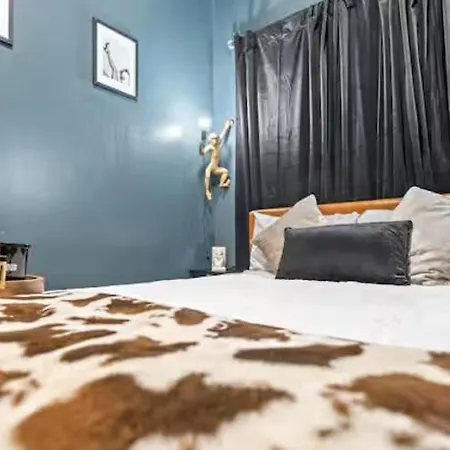 2 Bd 2 Ba Bucktown Safari Flat Chicago