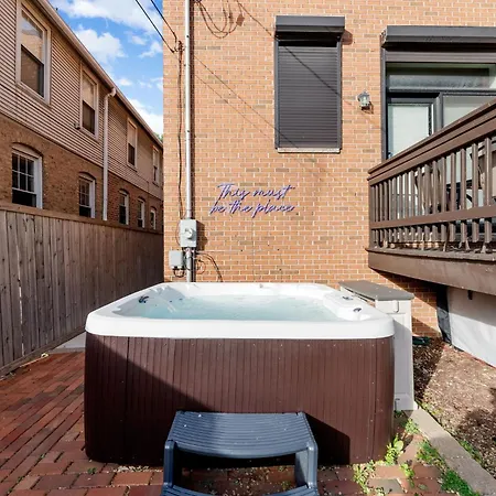 Spacious Luxury Retreat 8 Bed Oasis With 6 Baths *