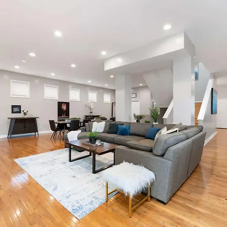 Spacious Luxury Retreat 8 Bed Oasis With 6 Baths *