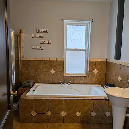 2bd 2ba W Office Near Obama Library & Museums Apartment Chicago