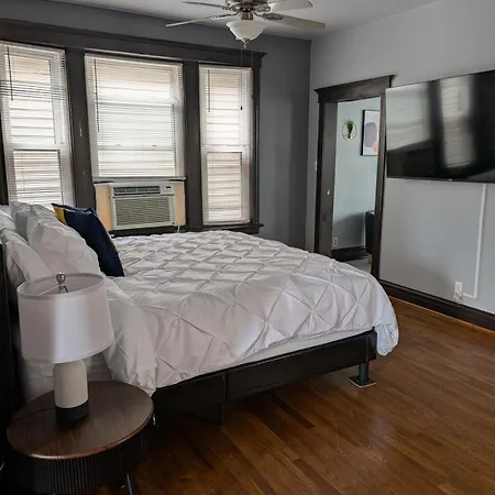 2bd 2ba W Office Near Obama Library & Museums * Chicago