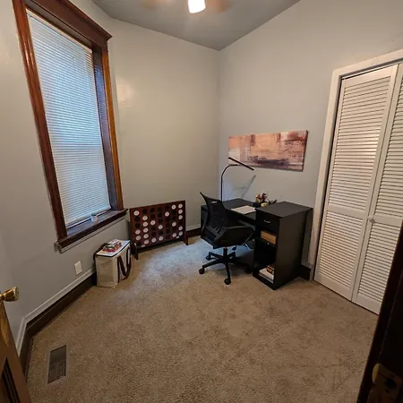 2bd 2ba W Office Near Obama Library & Museums Apartment *