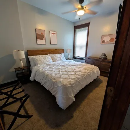 2bd 2ba W Office Near Obama Library & Museums Apartment Chicago