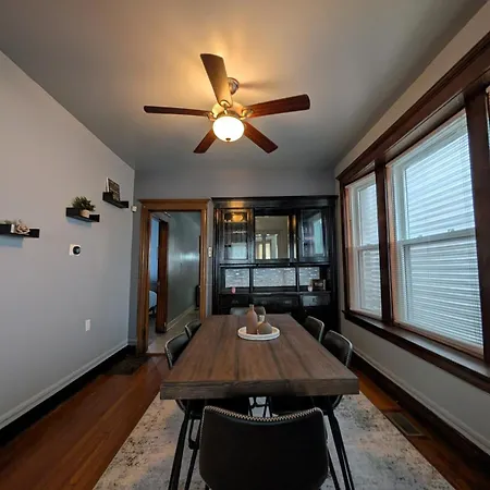 2bd 2ba W Office Near Obama Library & Museums
