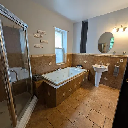 2bd 2ba W Office Near Obama Library & Museums Apartment