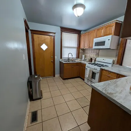 2bd 2ba W Office Near Obama Library & Museums Apartment *