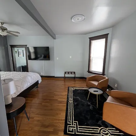 Apartment 2bd 2ba W Office Near Obama Library & Museums *