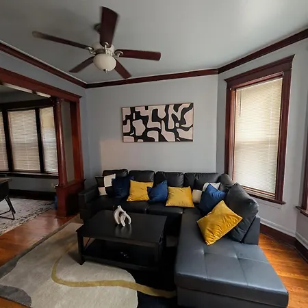 2bd 2ba W Office Near Obama Library & Museums Chicago