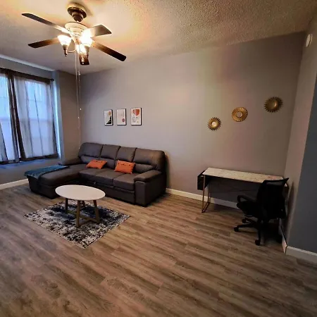 Cosy 2 Bedroom 1bath In Roscoe Village Close To Wrigley Chicago