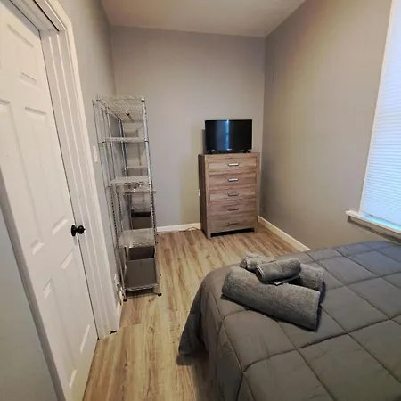 Cosy 2 Bedroom 1bath In Roscoe Village Close To Wrigley Apartment Chicago