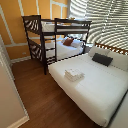 Apartment Private Balcony 1 Garage Parking Sleeps 6 Chicago
