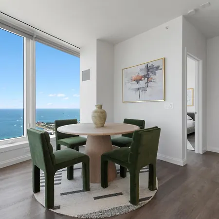 Lux Apts With Views And Amenities Chicago