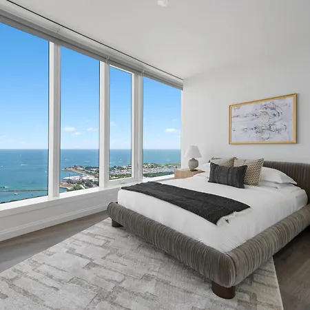 Lux Apts With Views And Amenities