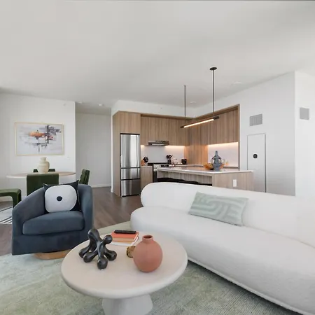Lux Apts With Views And Amenities *