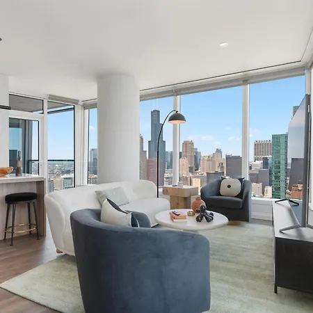 Lux Apts With Views And Amenities