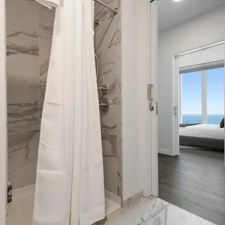Lux Apts With Views And Amenities Chicago