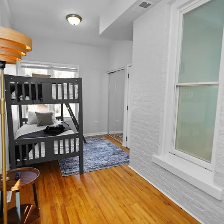 Modern 4br Unit With Free Parking Near Of Illinois And Medical District Chicago
