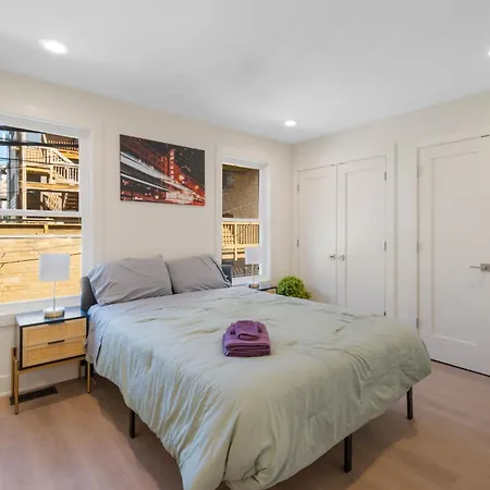 Apartment 1 Bedroom With Rooftop And Wrigley Views *