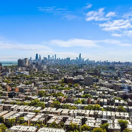 1 Bedroom With Rooftop And Wrigley Views *
