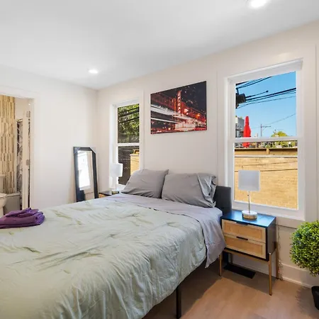 Apartment 1 Bedroom With Rooftop And Wrigley Views