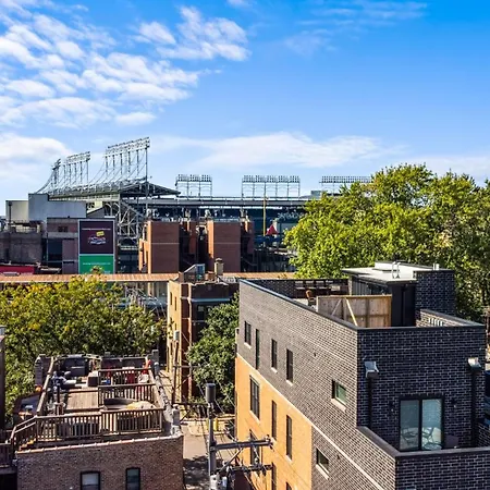 Apartment 1 Bedroom With Rooftop And Wrigley Views *