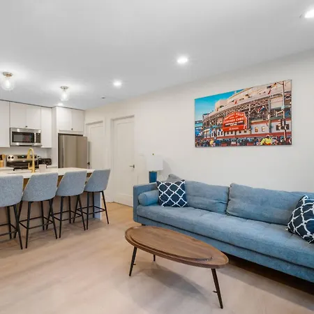 1 Bedroom With Rooftop And Wrigley Views