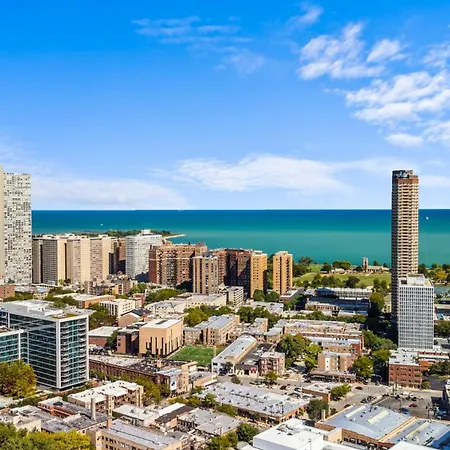 Apartment 1 Bedroom With Rooftop And Wrigley Views Chicago