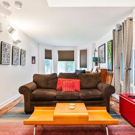 Single Family With 3 Bedrooms Attic With 2 Beds Holiday home Chicago