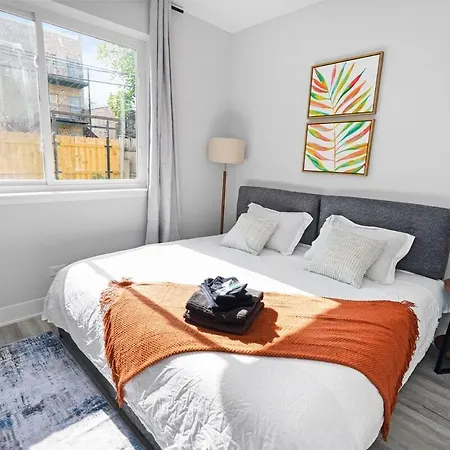 Apartment Cozy 3br Retreat Sleeps 8 With Free Parking Near Of Illinois Chicago, Medical District & West Loop