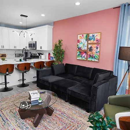 Cozy 3br Retreat Sleeps 8 With Free Parking Near Of Illinois Chicago, Medical District & West Loop * Chicago