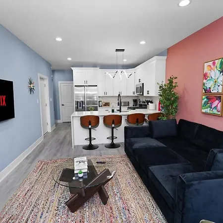 Apartment Cozy 3br Retreat Sleeps 8 With Free Parking Near Of Illinois Chicago, Medical District & West Loop