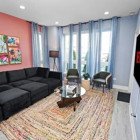 Cozy 3br Retreat Sleeps 8 With Free Parking Near Of Illinois Chicago, Medical District & West Loop * Chicago
