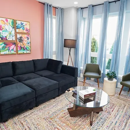 Cozy 3br Retreat Sleeps 8 With Free Parking Near Of Illinois Chicago, Medical District & West Loop Chicago