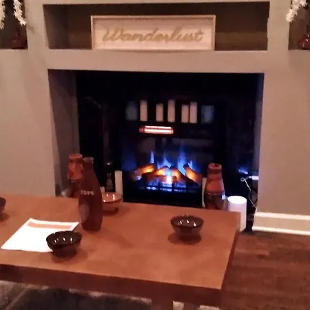 Apartment Gorgeous, Centrally Located, 420-friendly Duplex With Jetted Tub Chicago