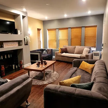 Apartment Gorgeous, Centrally Located, 420-friendly Duplex With Jetted Tub Chicago
